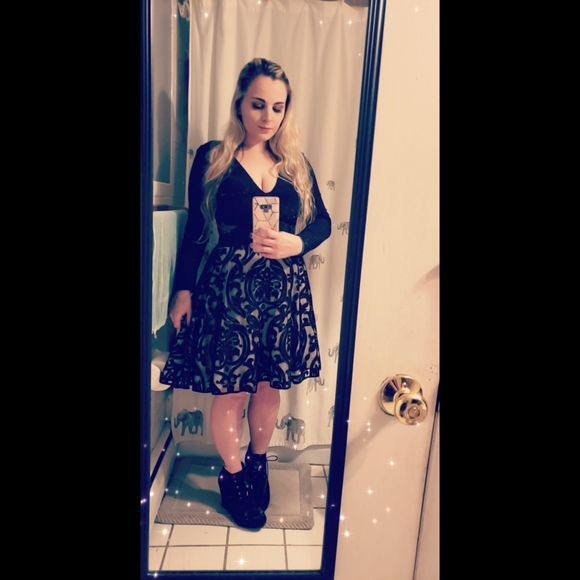 Meet your Posher, Melissa - Picture 2 of 2